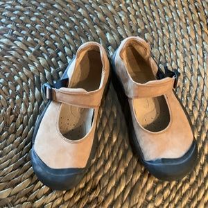 Keen womens outdoor shoes size 7